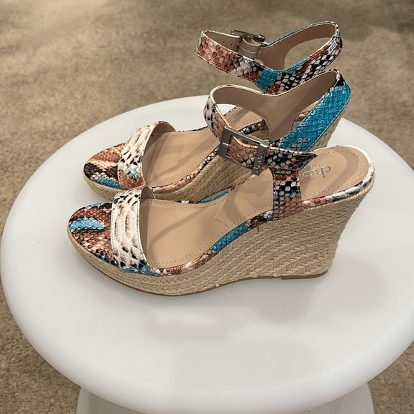 Charles by Charles David Women’s Wedge Sandal Platform - Picture 3 of 5